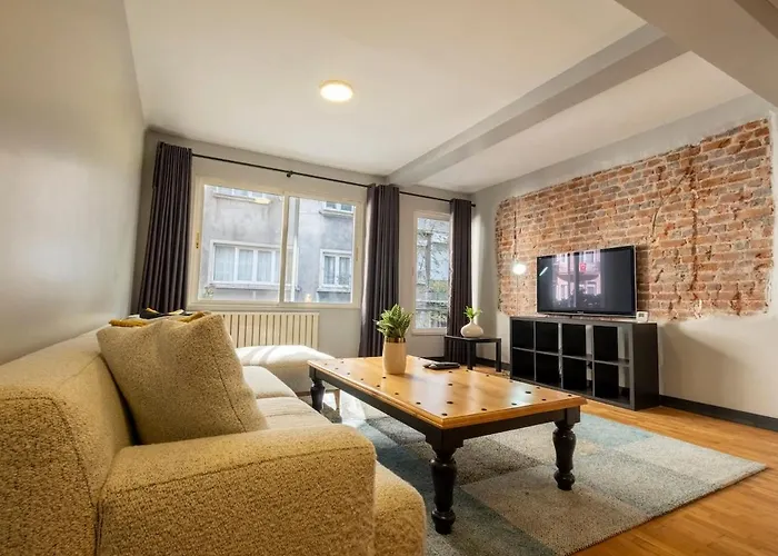 Private Fourlex House With Central Location